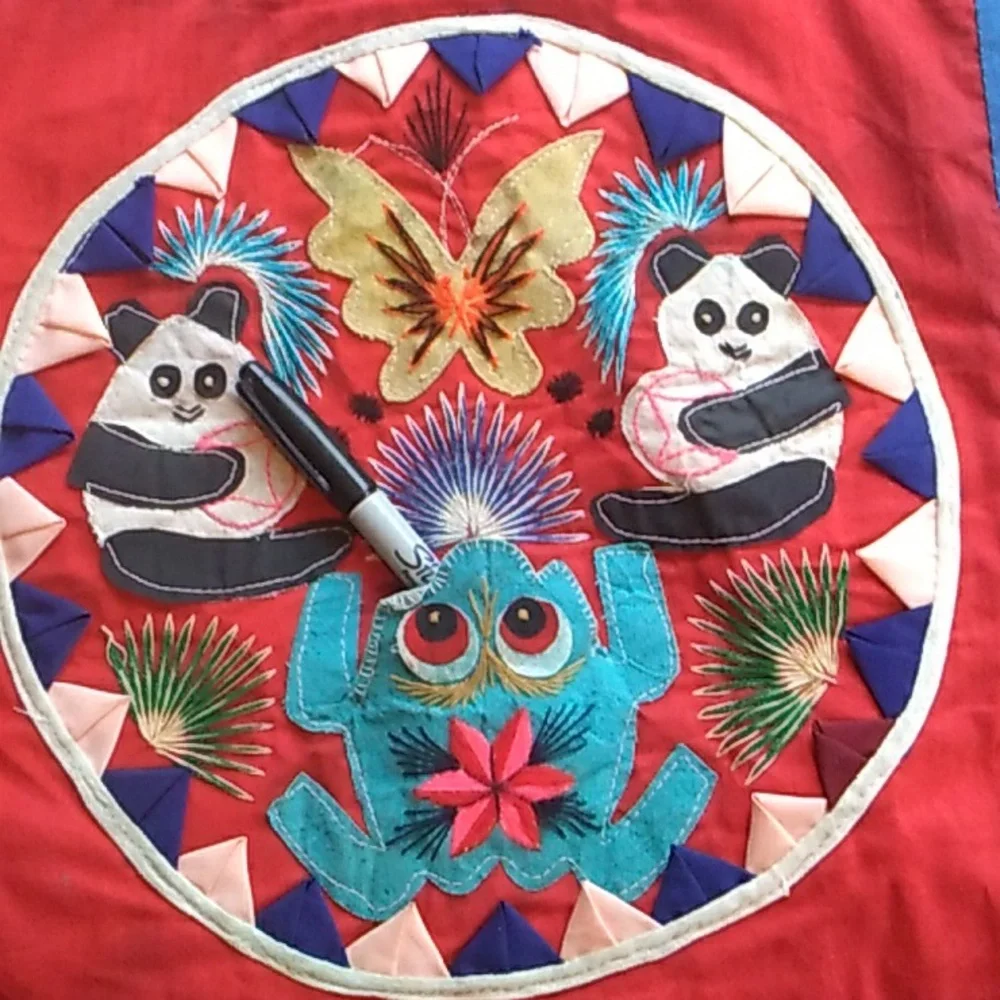 👺 FOLK ART HANDCRAFTED PATCHWORK POINSETTIA WALL HANGING, FRAME DRESSER SCARF